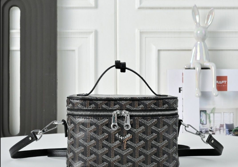 Veronica and the Everyday Rhythm of Goyard Bags