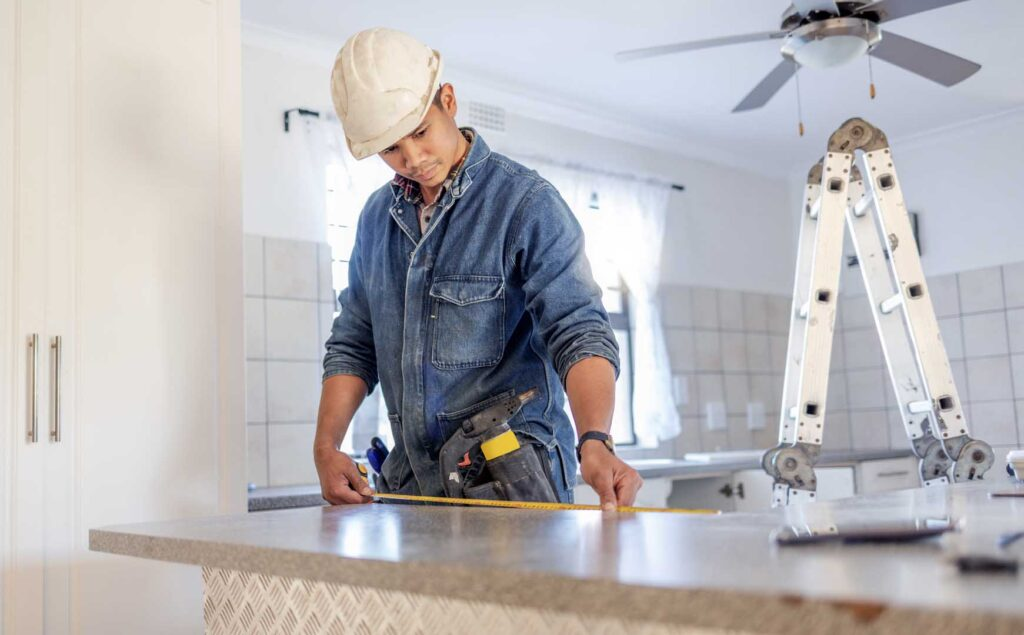Building Contractors: The Complete Guide to Planning a Successful Home Construction or Renovation Project